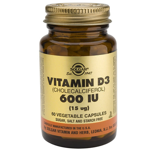 Solgar Vitamin D3 600UI capsules, supplement bottle with 60 softgel capsules, on a neutral background.