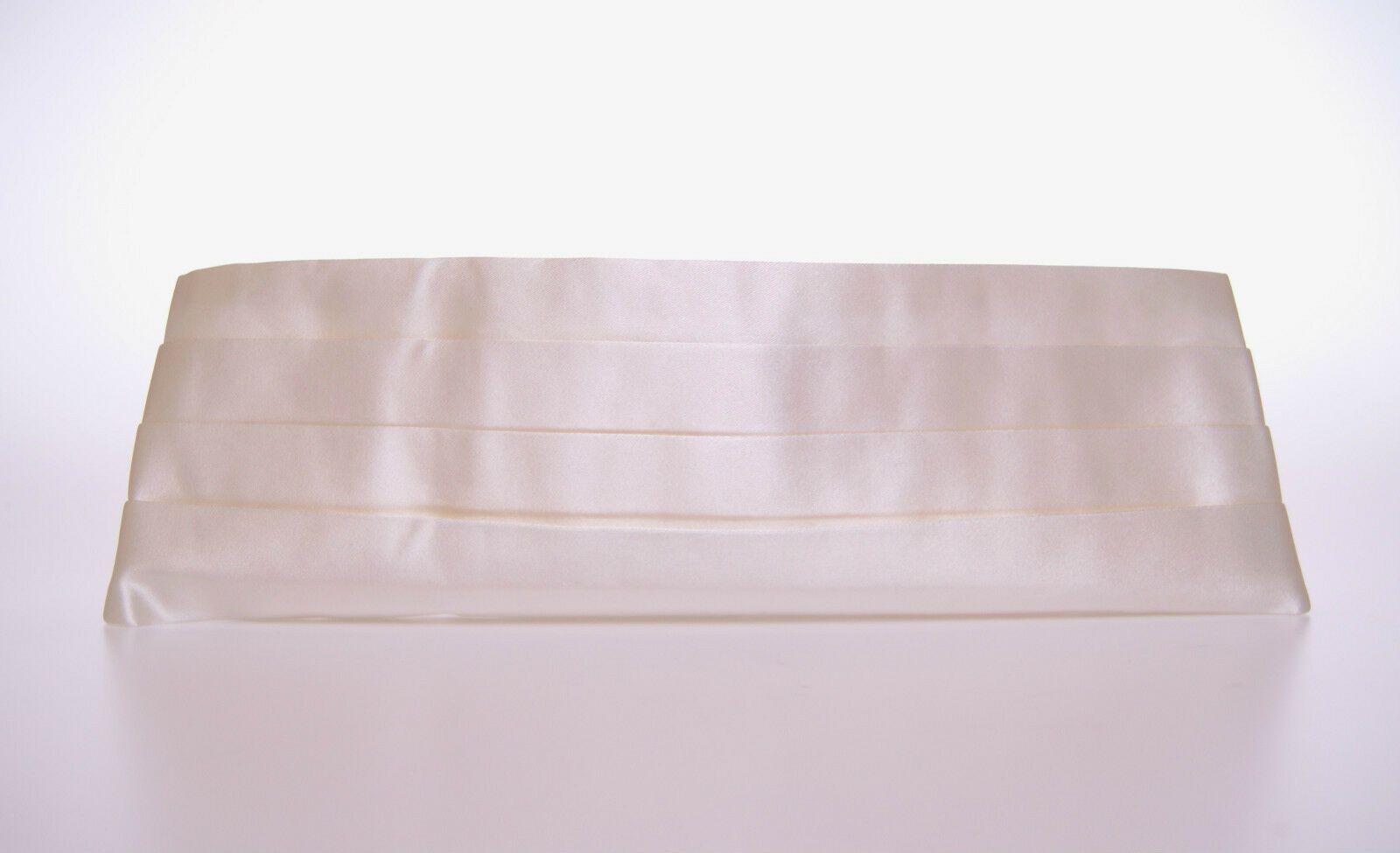 White waist tuxedo smoking belt cummerbund by Dolce & Gabbana, shown laid flat with smooth fabric and elegant design details.