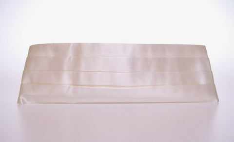 White waist tuxedo smoking belt cummerbund by Dolce & Gabbana, shown laid flat with smooth fabric and elegant design details.