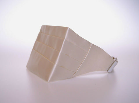 White waist tuxedo smoking belt cummerbund by Dolce & Gabbana, featuring smooth fabric and elegant design for formal occasions.