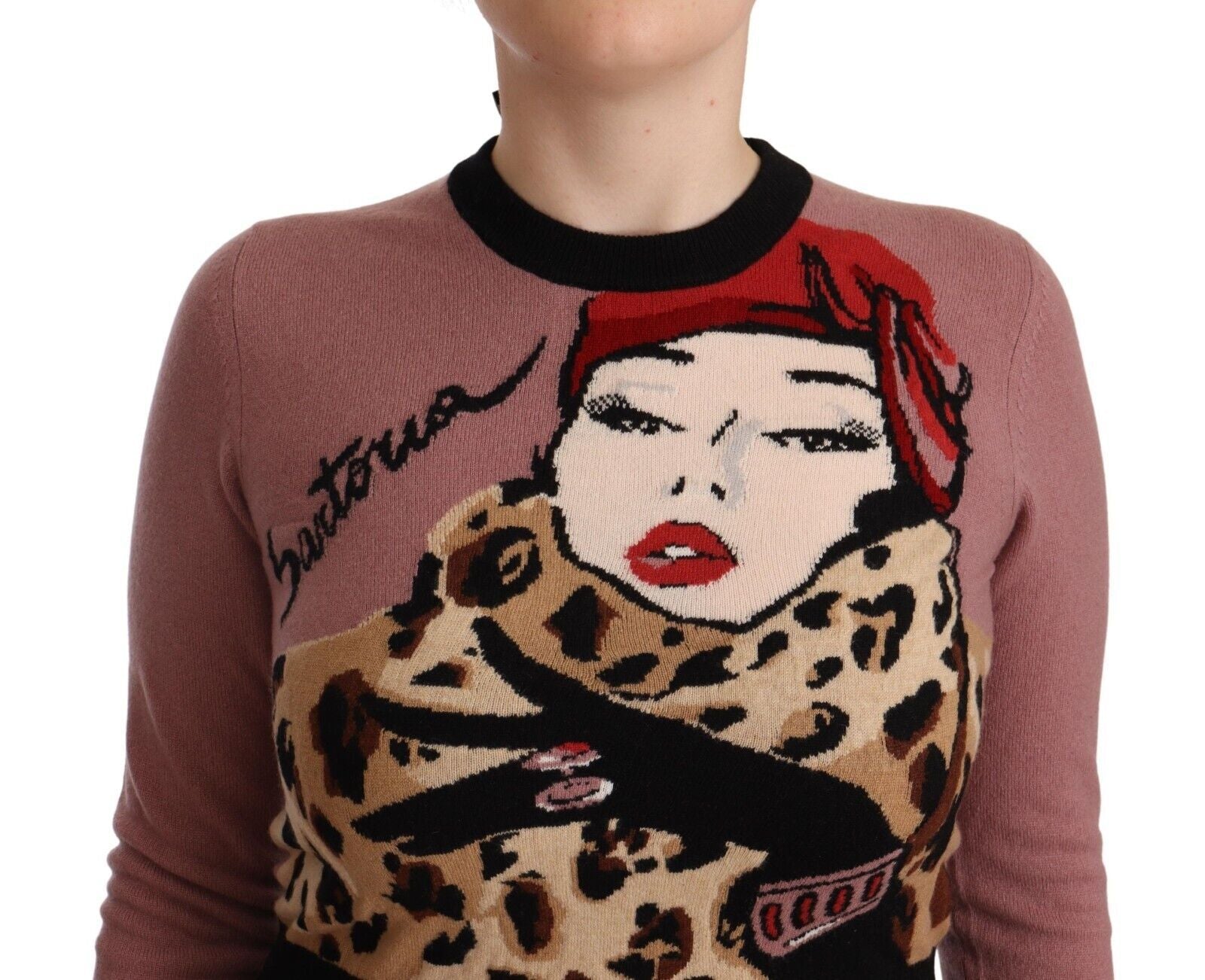Pink cashmere crewneck sweater from Dolce & Gabbana's Sartoria Pullover collection, featuring a soft, luxurious knit fabric.