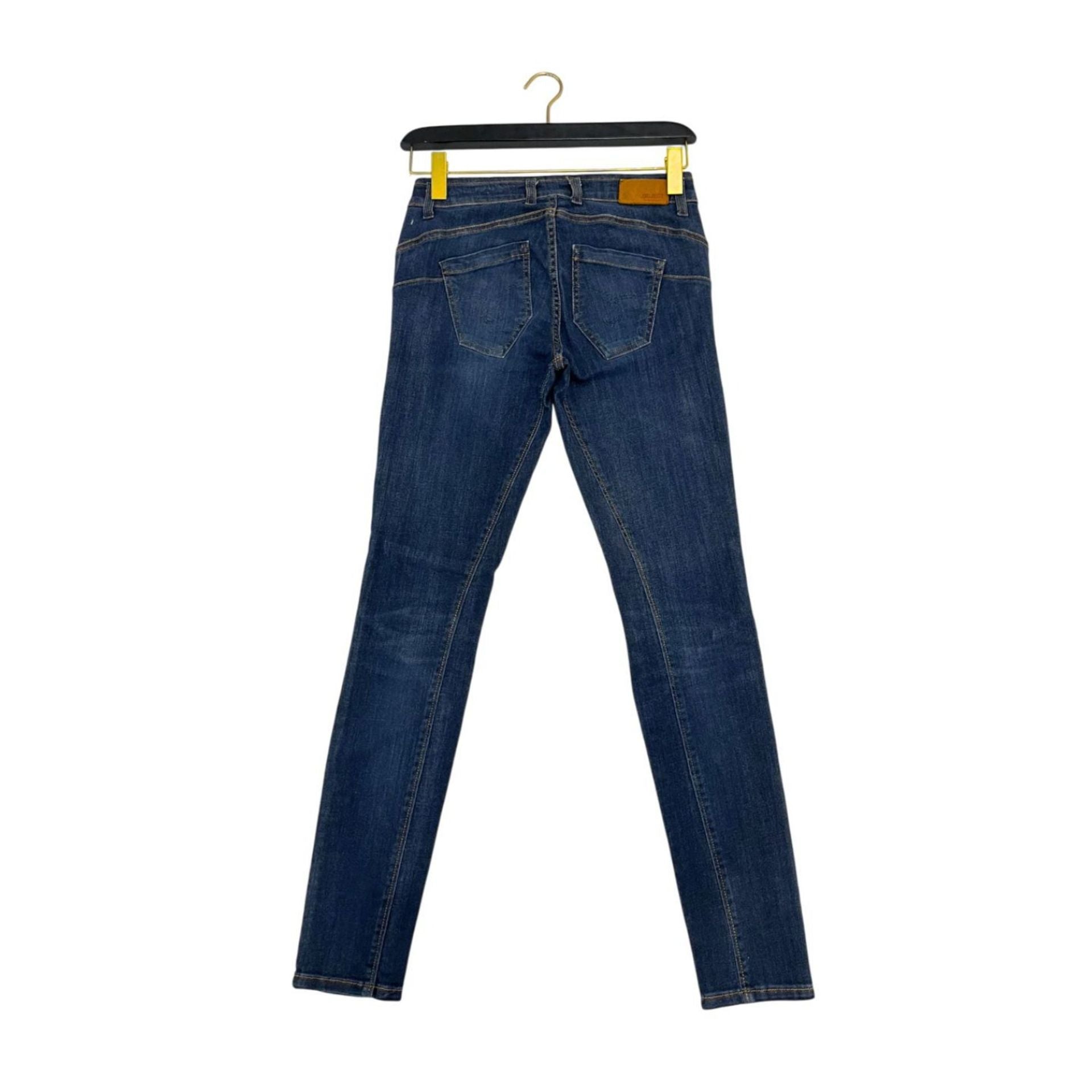 Jag Couture London-New York Object OBL411_BluNavy, stylish navy blue object with modern design, shown in the image.