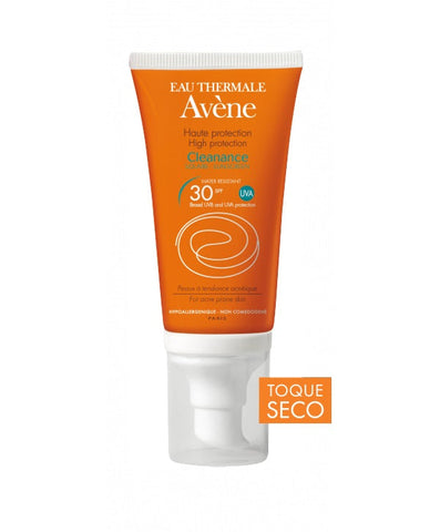 Jag Couture London New York Avène Cleanance Descaling Mask 40ml in a sleek tube, designed for deep cleansing and skin renewal.