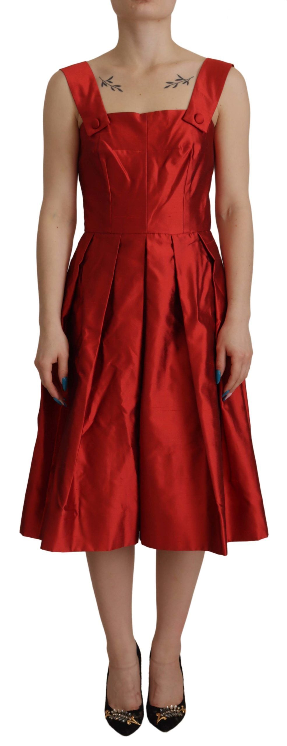 Red Dolce & Gabbana A-line pleated satin silk dress with a fitted bodice and flowing skirt, elegant evening wear.