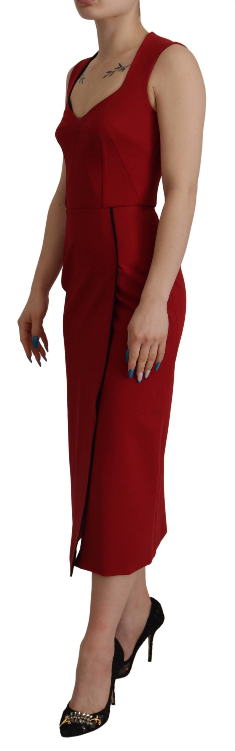 Red sweetheart neckline bodycon midi dress by Dolce & Gabbana, featuring fitted silhouette and elegant design.
