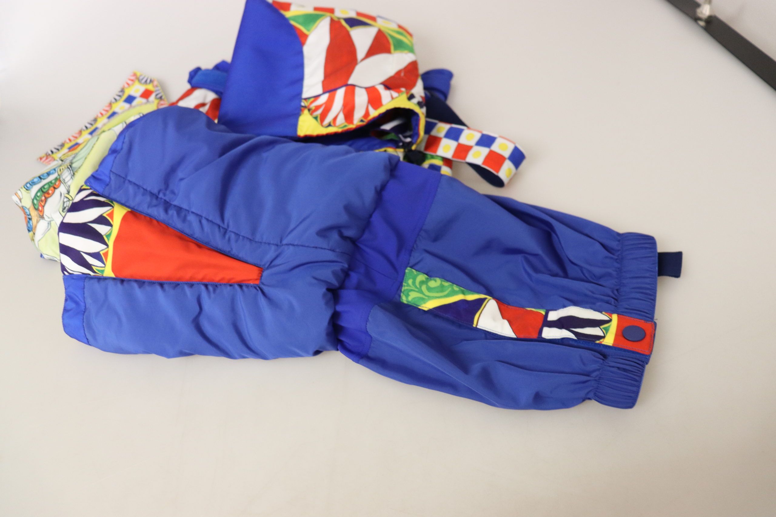 Multicolor printed snow trousers by Dolce & Gabbana, featuring bold patterns and winter-ready snow pants with a stylish design.