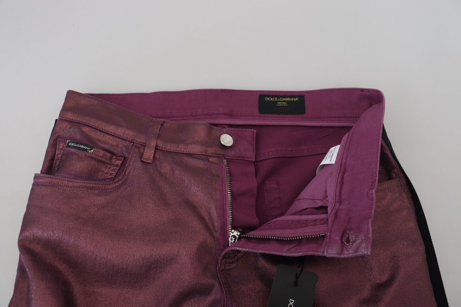 Magenta cotton men's casual harness denim jeans by Dolce & Gabbana, featuring a stylish design and adjustable straps.