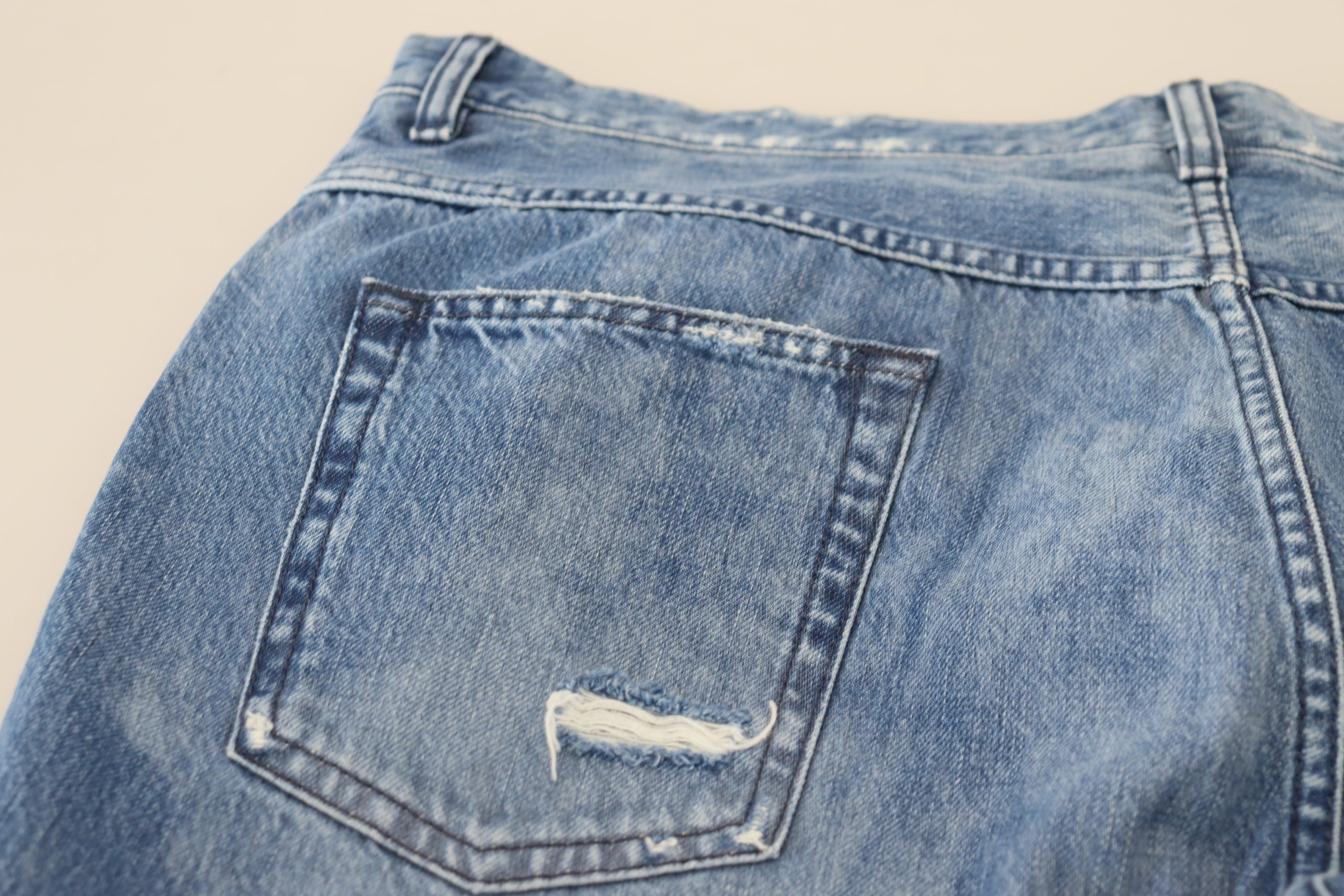 Blue washed cotton casual denim jeans by Dolce & Gabbana, showcasing a relaxed fit with classic five-pocket design.