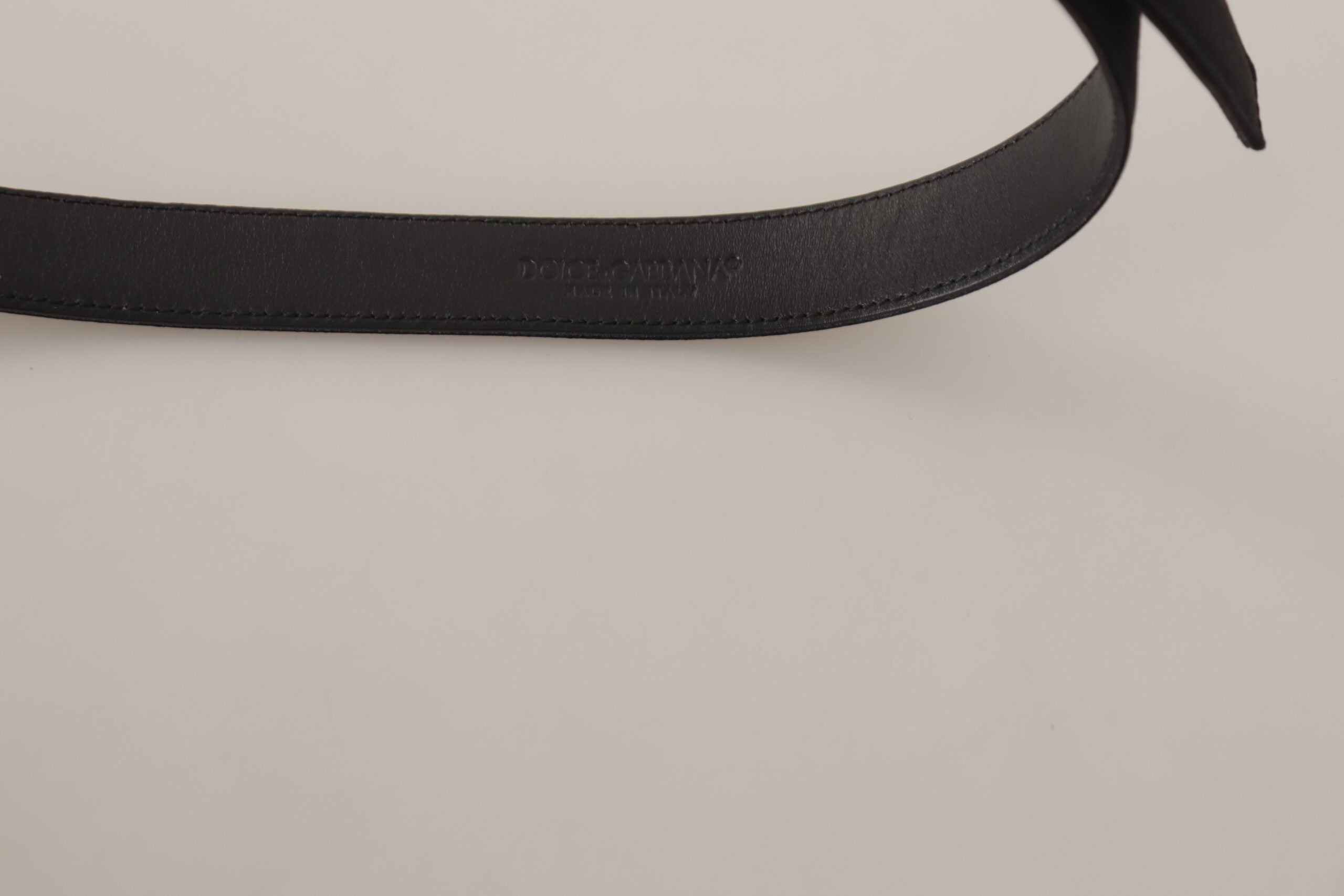 Black calfskin leather vintage metal buckle belt by Dolce & Gabbana, featuring a sleek design and classic buckle detail.