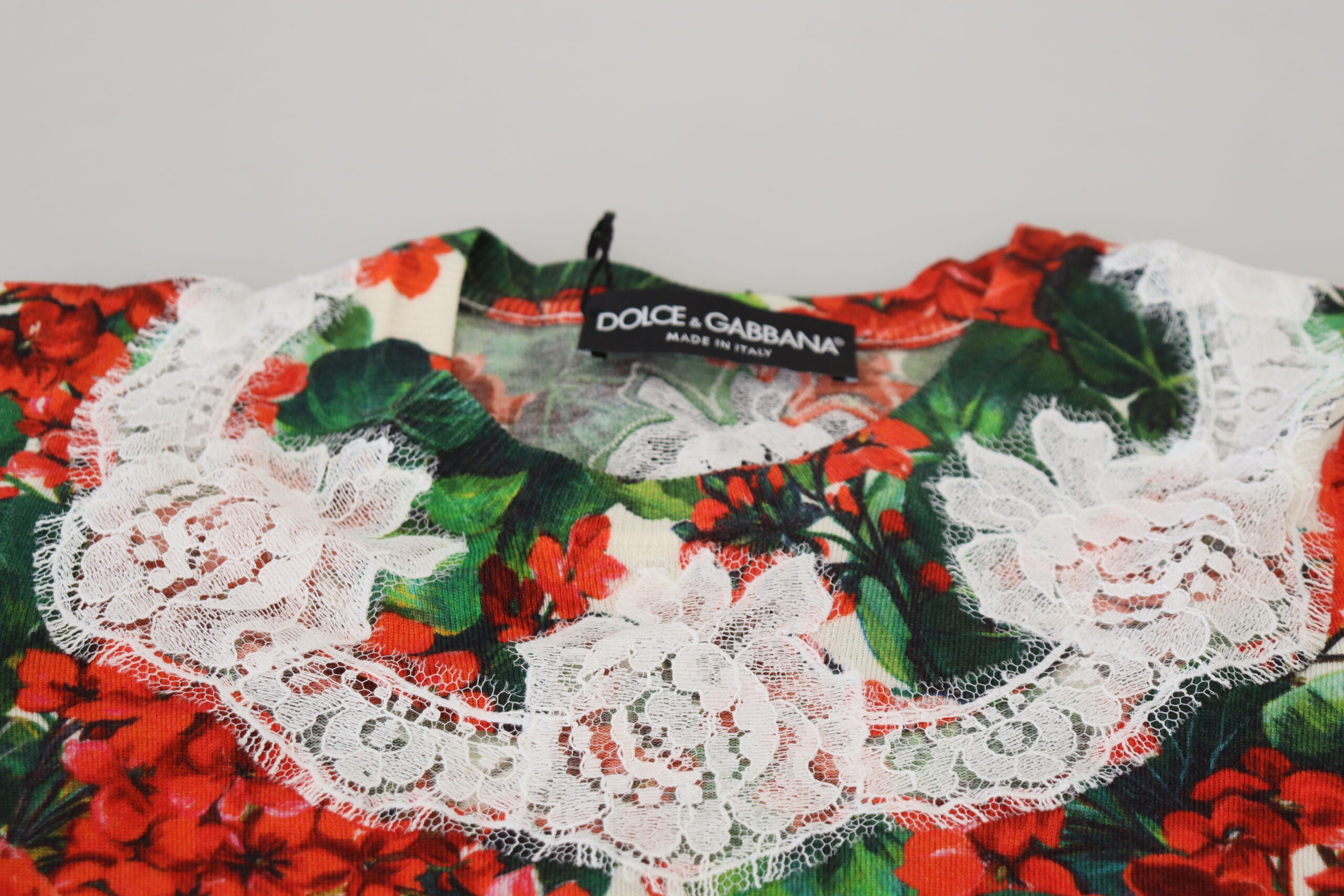 White floral wool lace vest tank top by Dolce & Gabbana with intricate lace details and a soft, textured fabric.