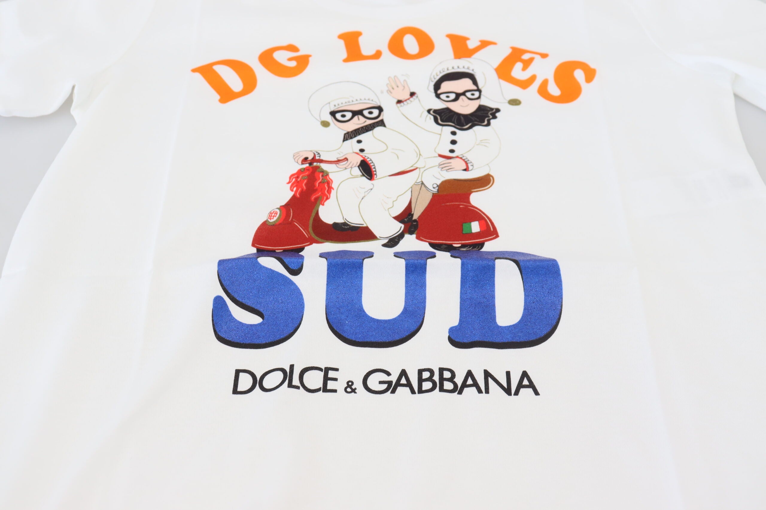 White cotton Dolce & Gabbana DG Loves SUD T-shirt with graphic logo design on the front.