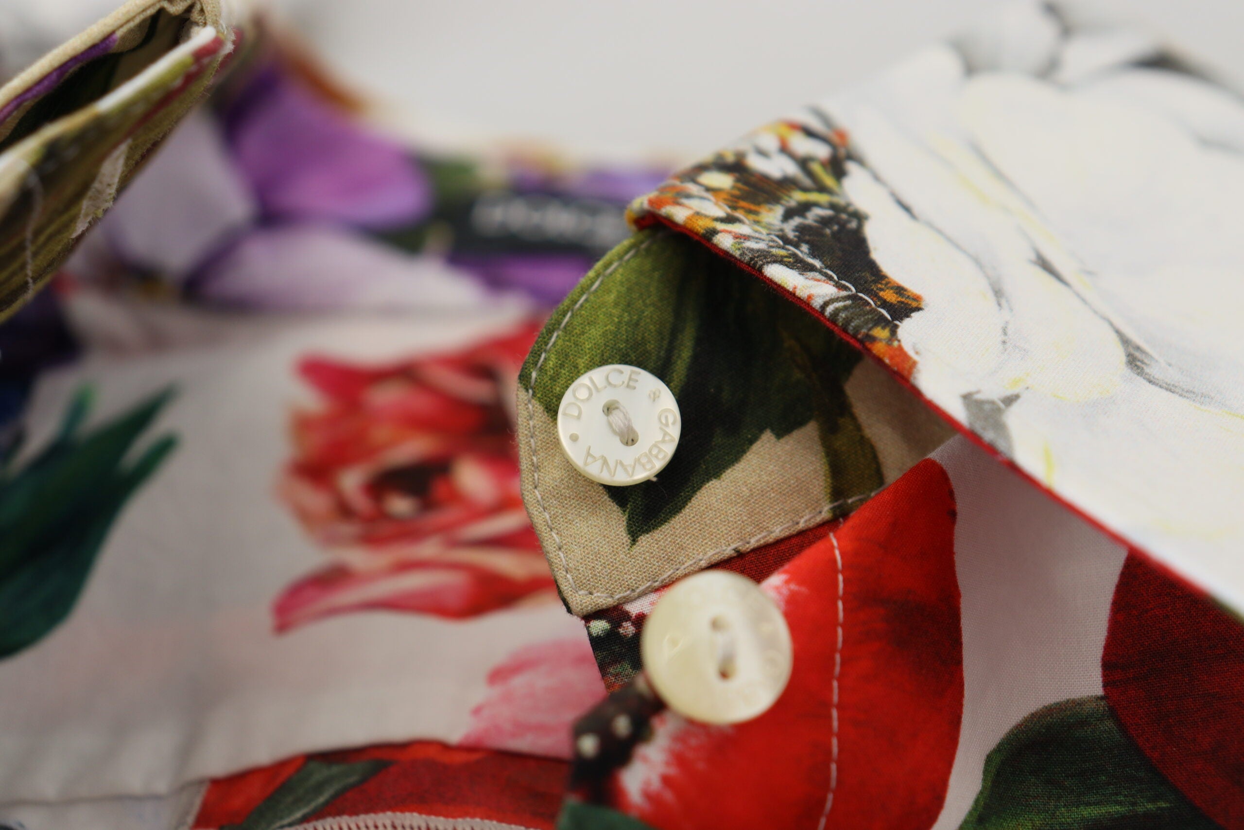 Multicolor floral cotton blouse top with collar from Dolce & Gabbana, featuring vibrant floral patterns and a classic collar design.