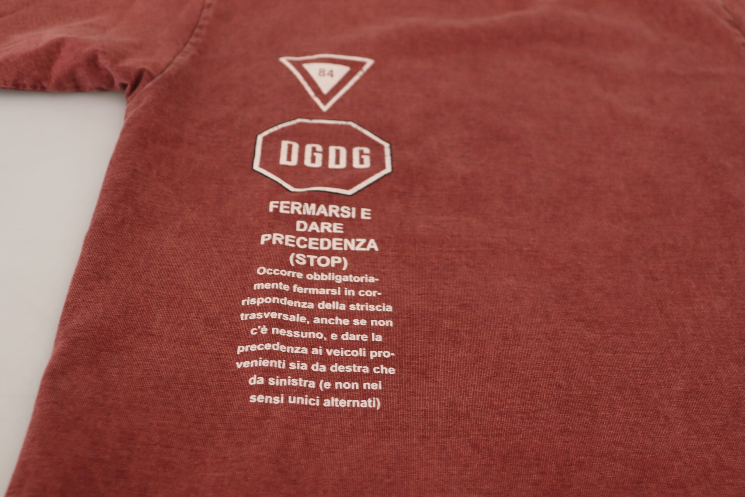 Maroon Dolce & Gabbana round neck short sleeve T-shirt with print design, casual and stylish for everyday wear.