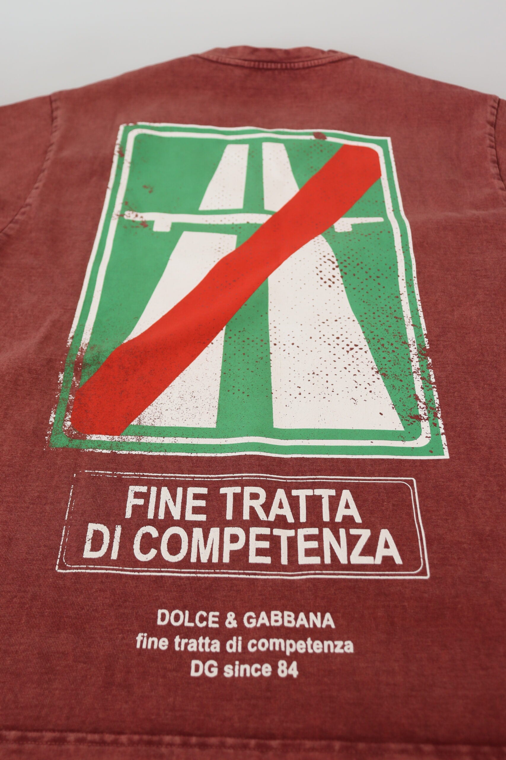 Maroon print round neck short sleeve T-shirt by Dolce & Gabbana featuring a stylish design and comfortable fit.