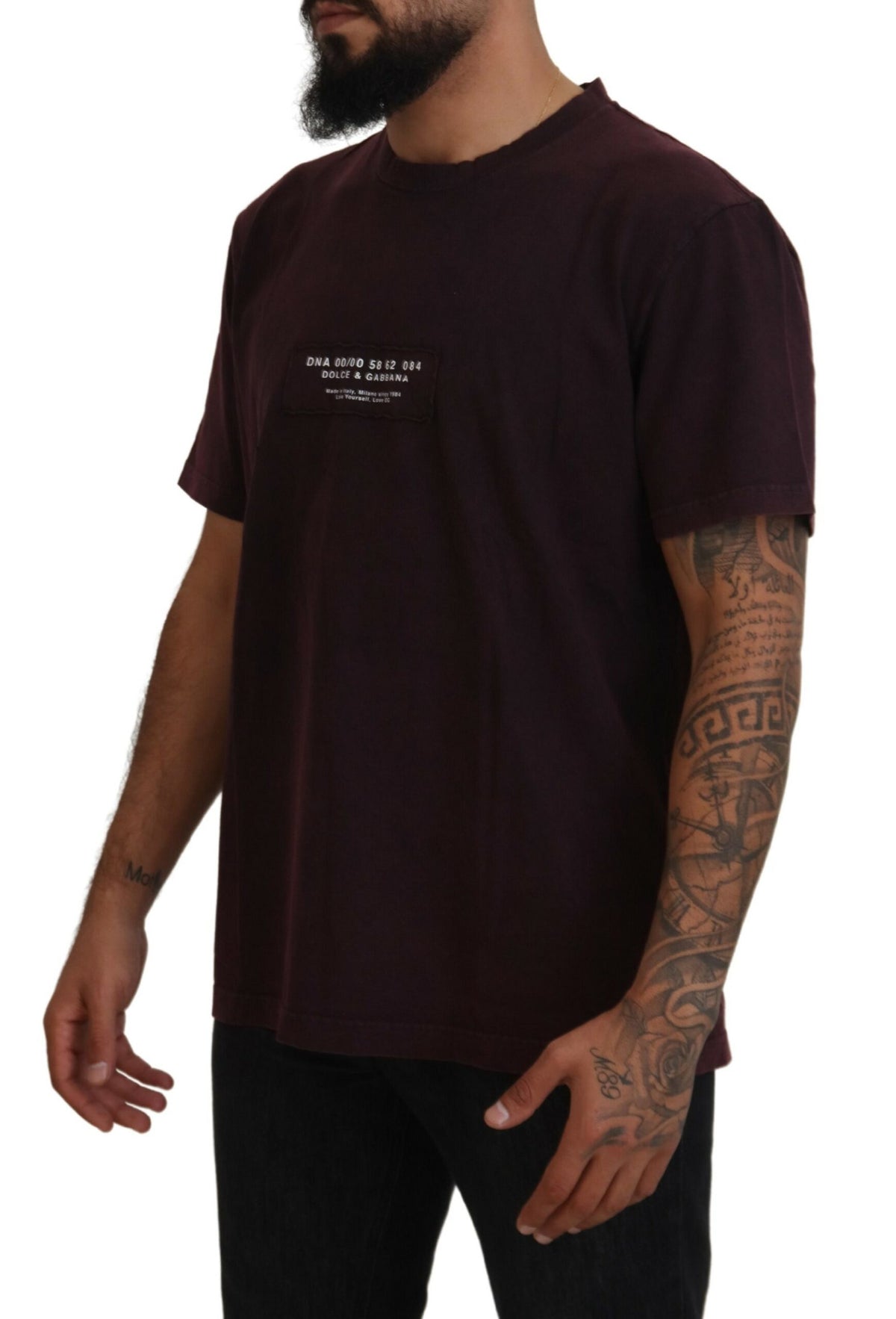 Dolce & Gabbana Bordeaux crewneck short sleeve T-shirt with classic fit and bold color, displayed on a plain background.
