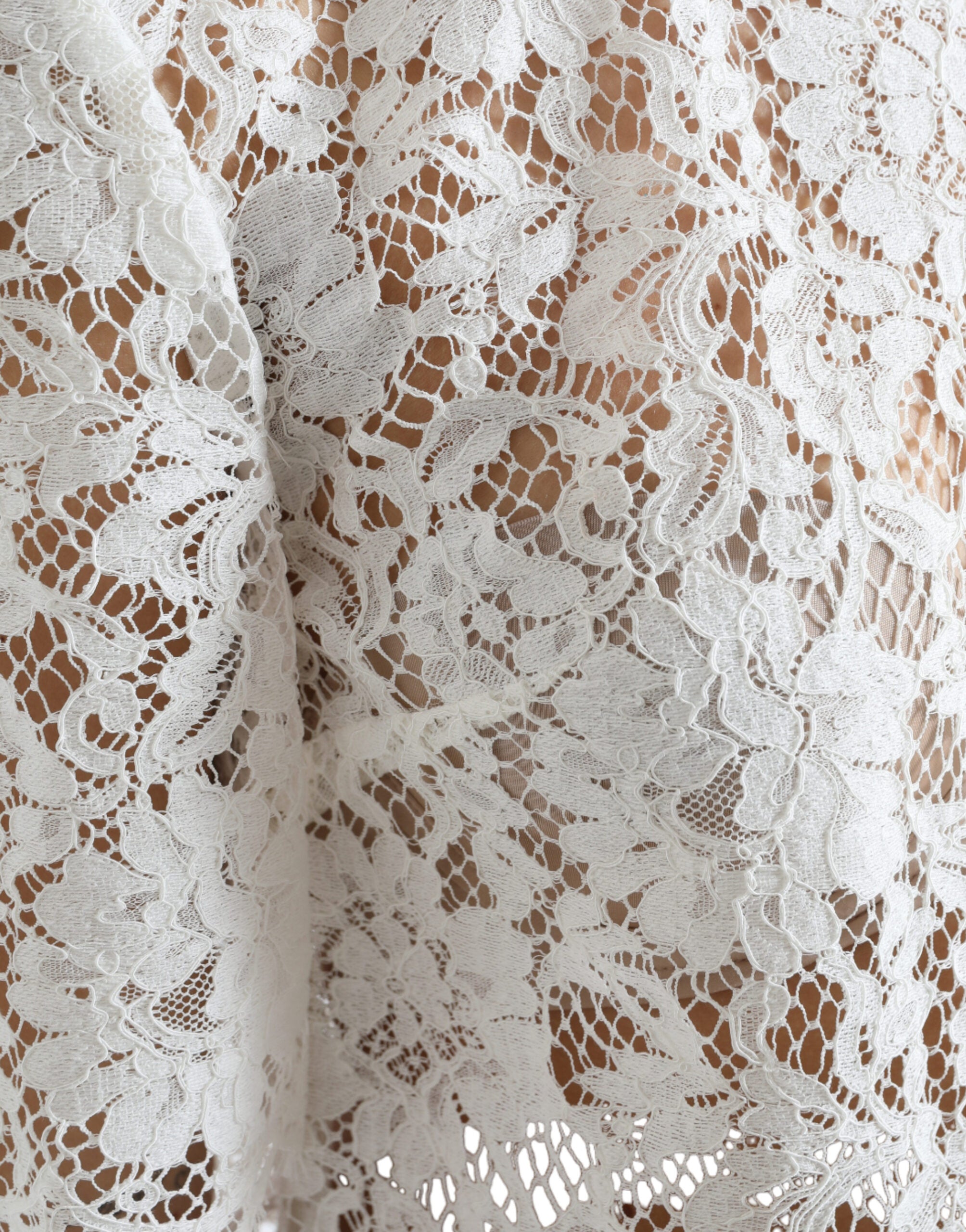 White floral lace cotton blouse with round neck from Dolce & Gabbana, featuring intricate lace details and a classic fit.