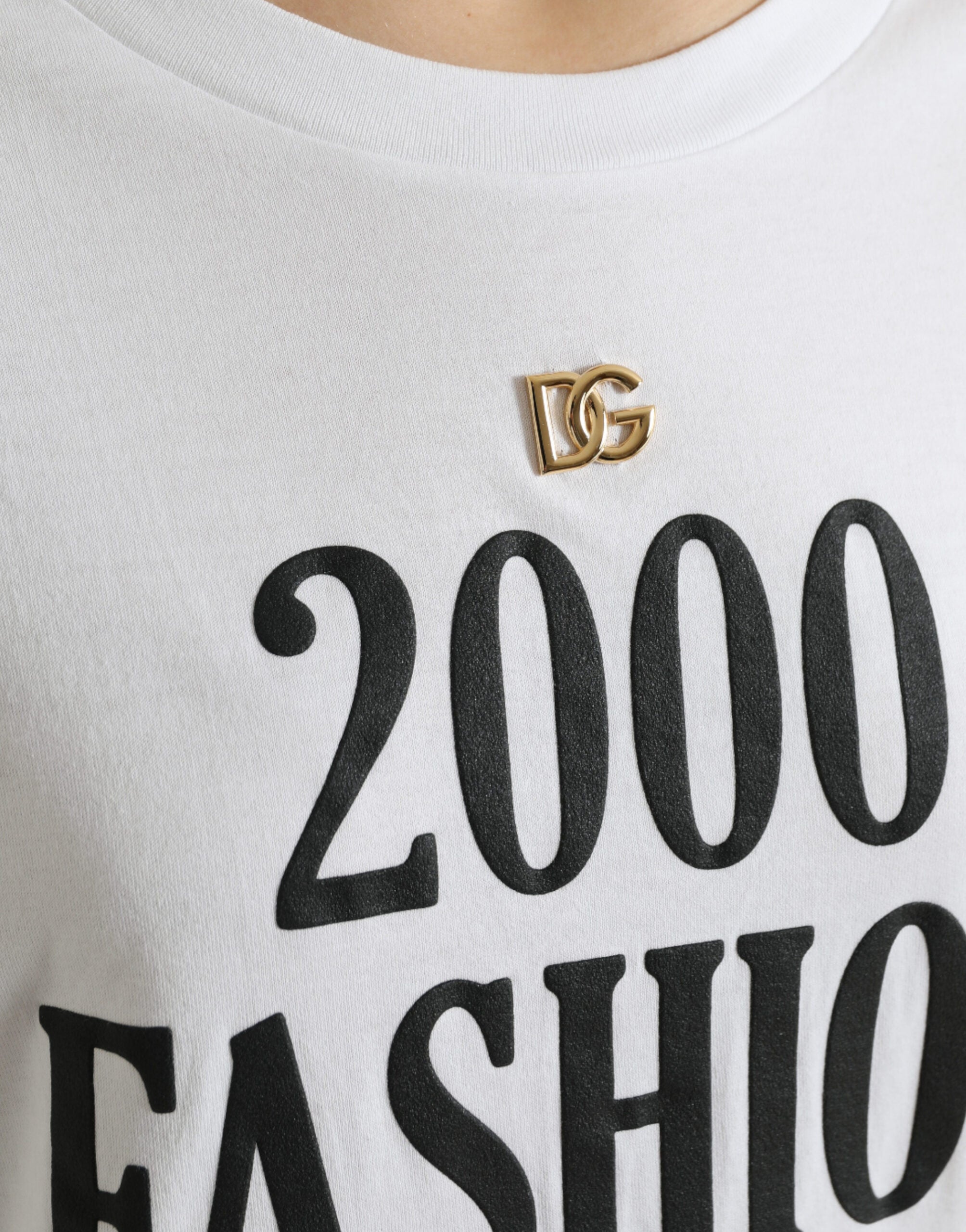 White Dolce & Gabbana T-shirt with slogan print and lace detailing, featuring a casual fit and stylish design.