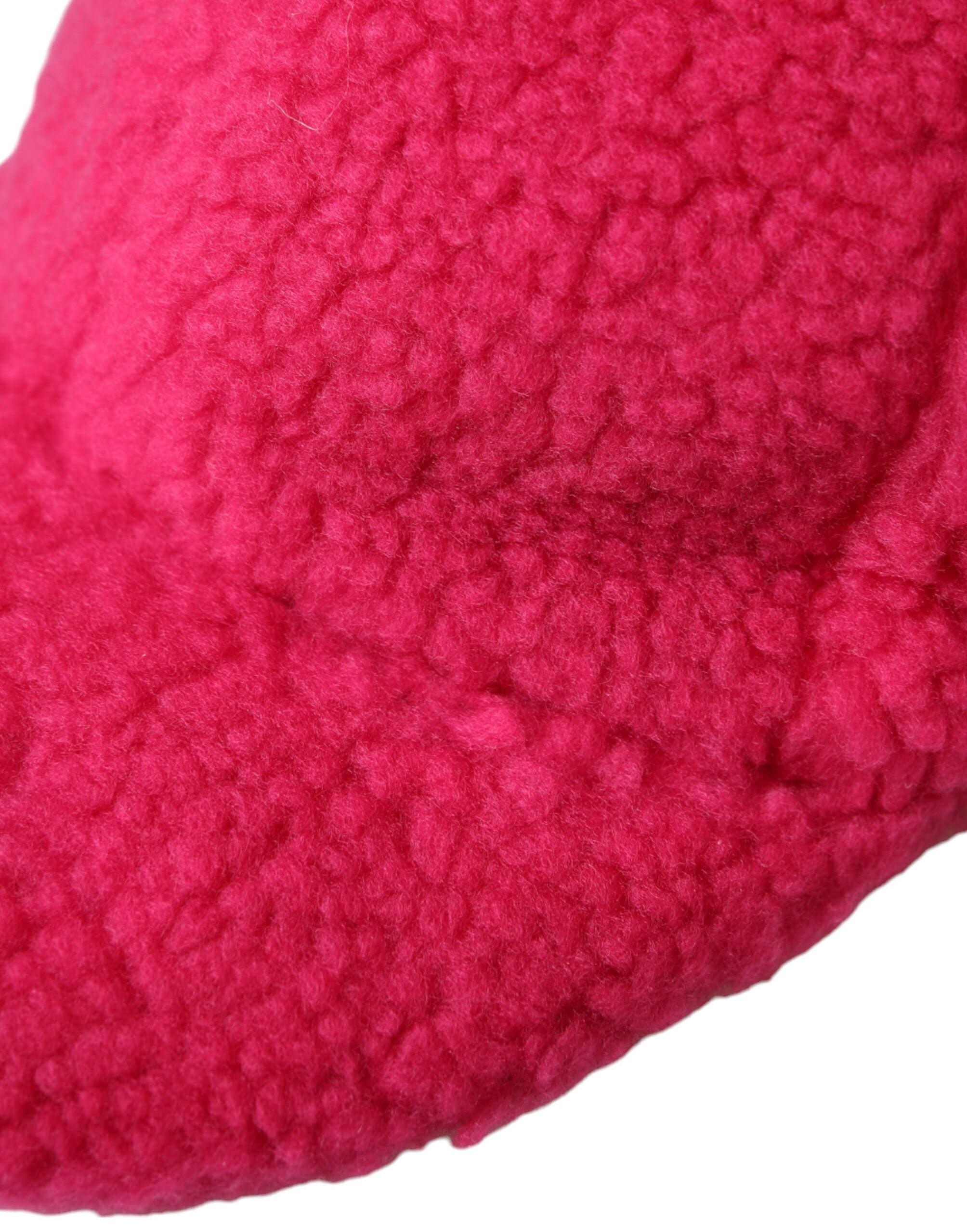 Pink fleece plush baseball hat for men by Dolce & Gabbana, featuring a soft, cozy fabric and classic baseball cap design.
