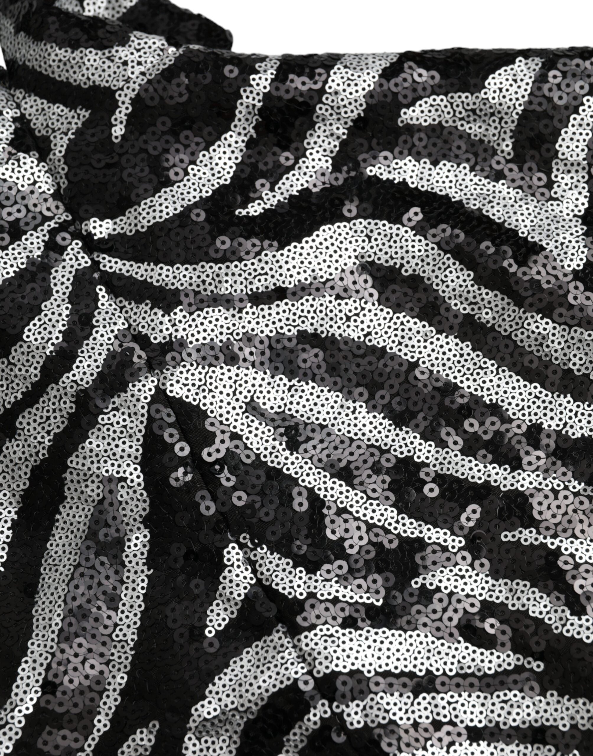 Black silver sequined polyester sweater by Dolce & Gabbana with shimmering sequins and a cozy knit texture.