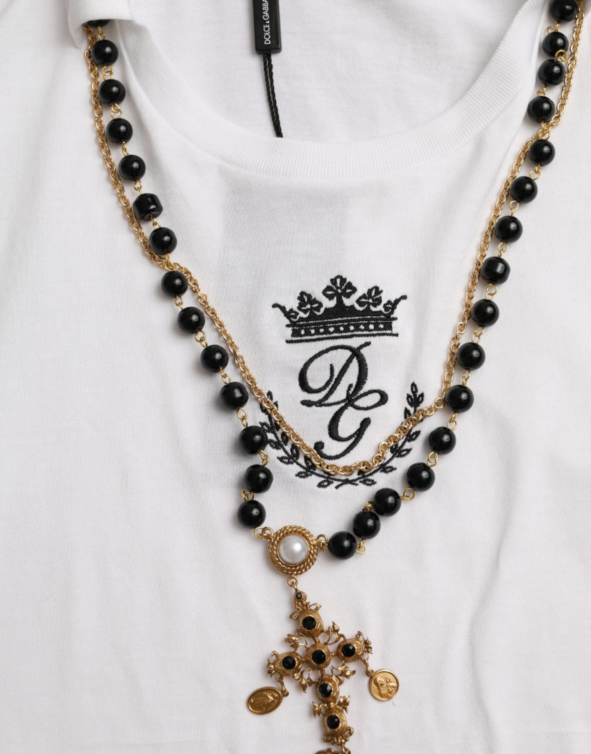 White cotton Dolce & Gabbana short-sleeve necklace T-shirt with a relaxed fit and classic crew neckline.