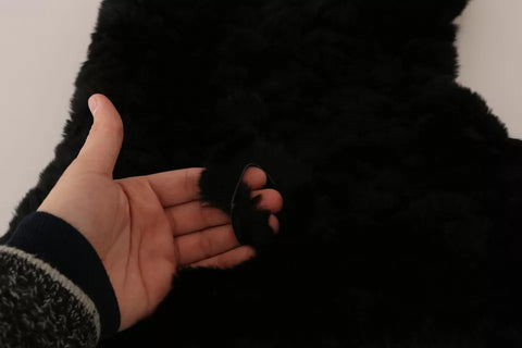 Black silver fox fur cashmere hooded scarf by Dolce & Gabbana, featuring luxurious fur and soft cashmere fabric with a hood design.