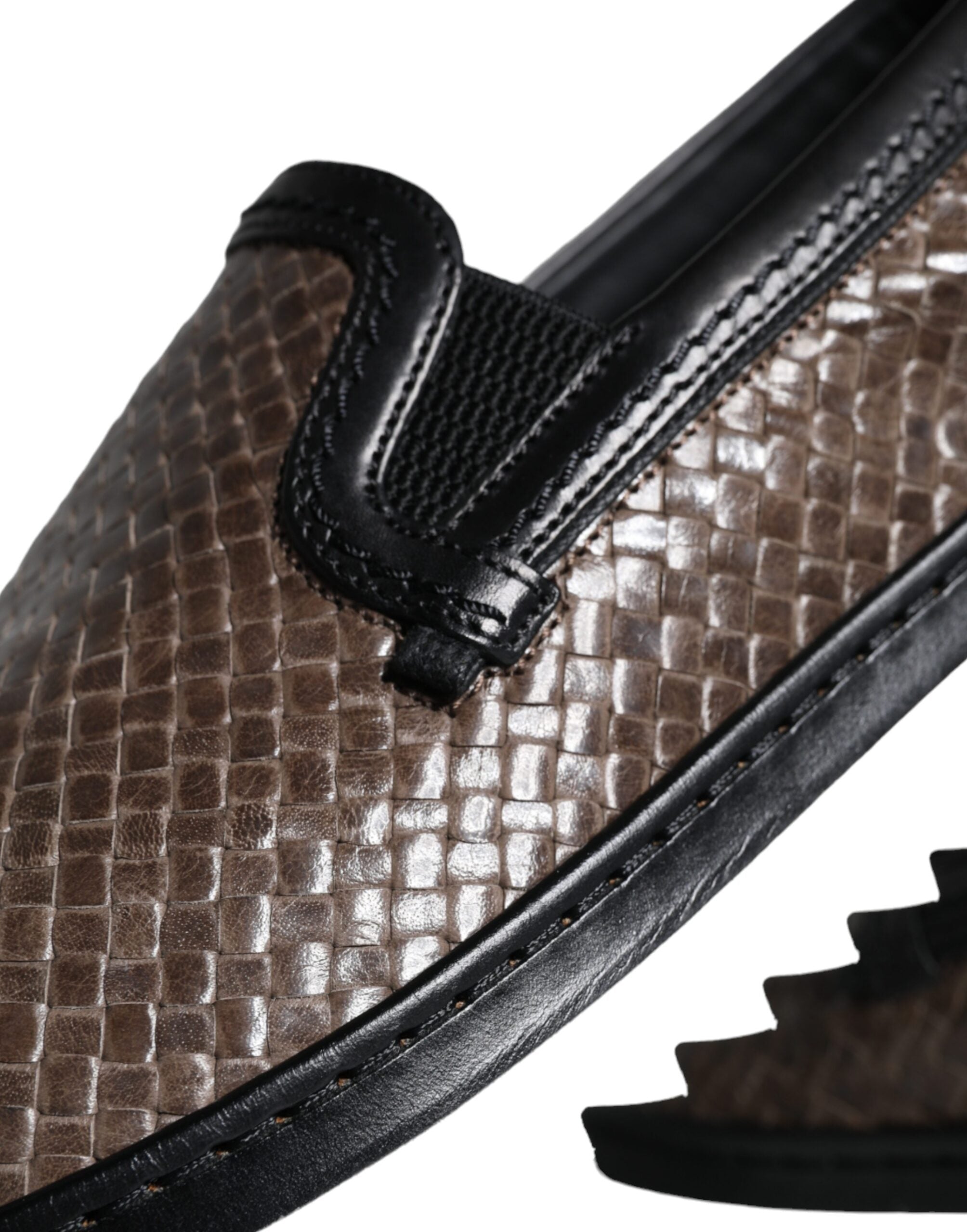 Brown and black leather woven men’s loafers shoes by Dolce & Gabbana, featuring a stylish woven design and slip-on style.