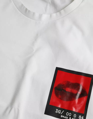 White cotton men's T-shirt with red lips print from Dolce & Gabbana, featuring a casual fit and bold graphic design.