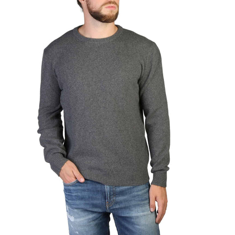 Grey 100% cashmere C-neck sweater by Jag Couture London - New York, showcasing soft knit fabric and classic fit.