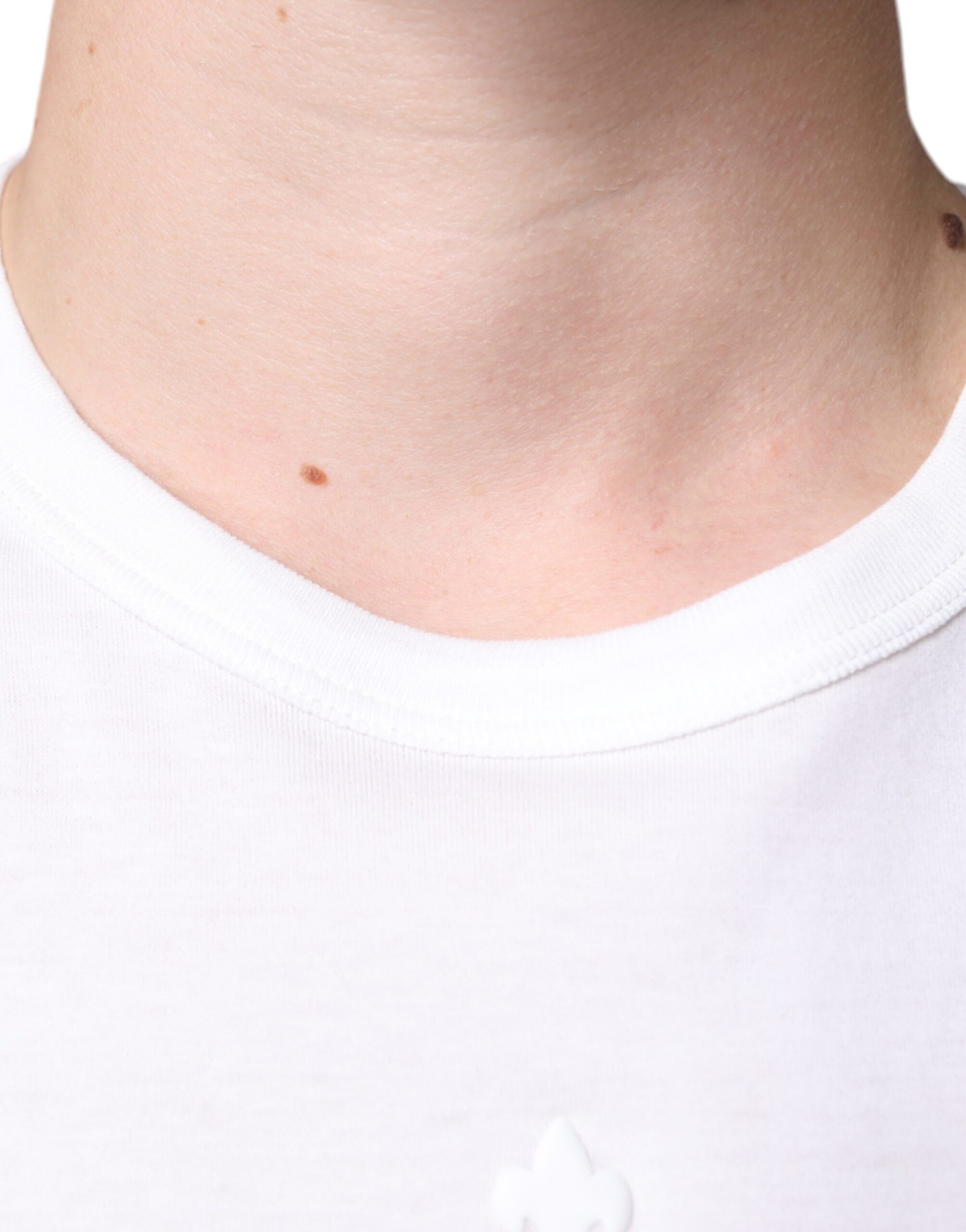 White Dolce & Gabbana cotton crewneck T-shirt with embossed logo design on the front.