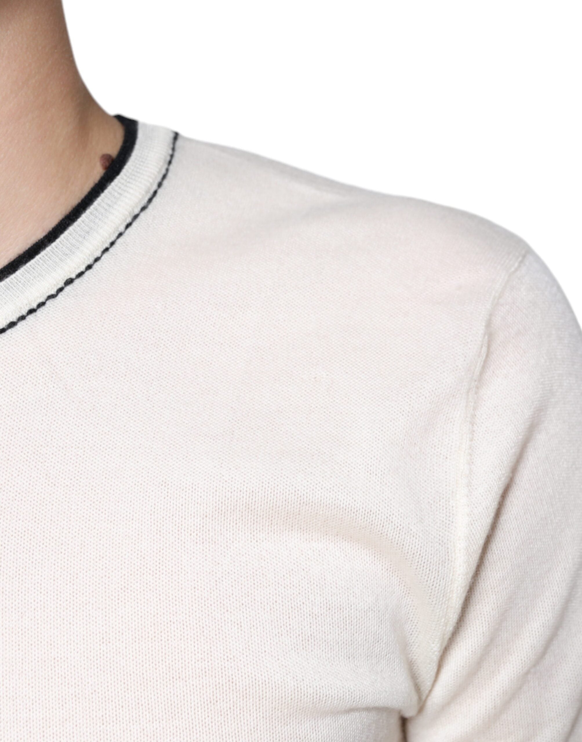 Dolce & Gabbana Off White cashmere short sleeve T-shirt, soft fabric, round neckline, and minimalist style.