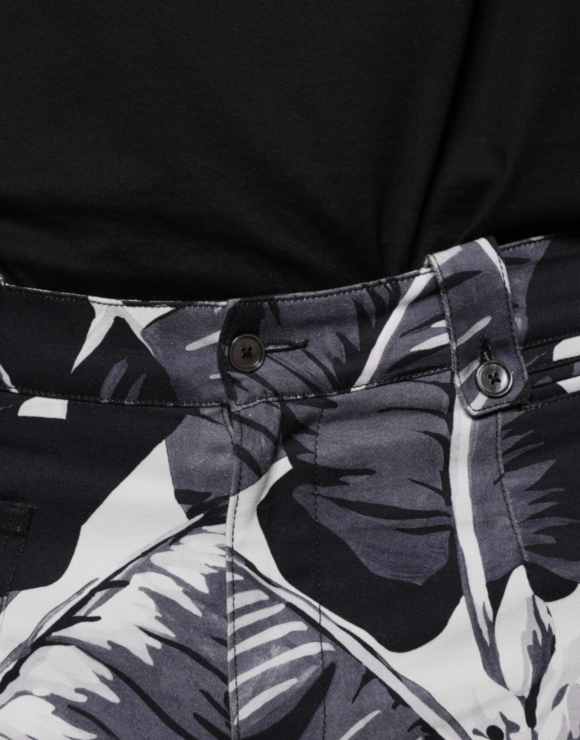 Gray banana leaf print cotton stretch capri pants by Dolce & Gabbana, featuring a comfortable, fitted design and stylish pattern.