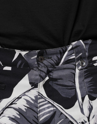 Gray banana leaf print cotton stretch capri pants by Dolce & Gabbana, featuring a comfortable, fitted design and stylish pattern.