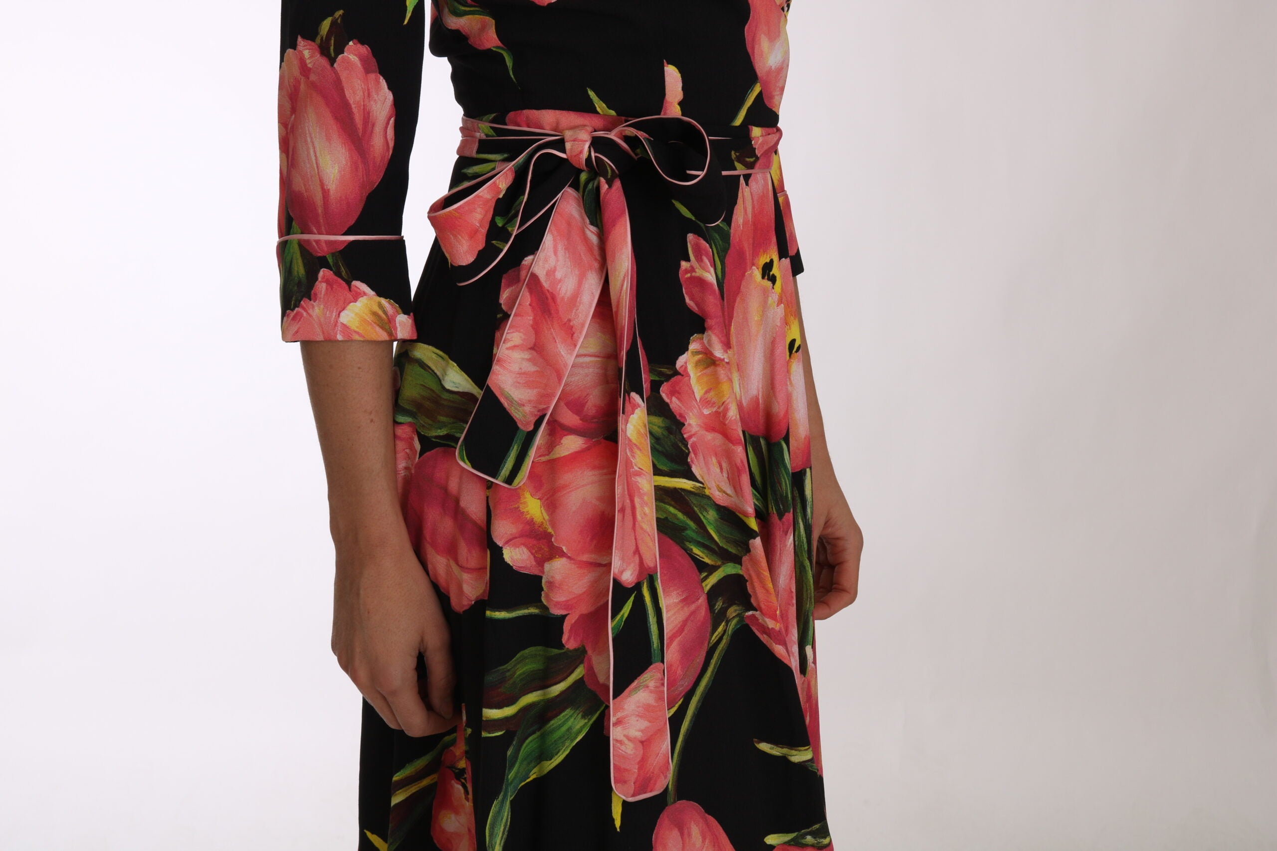 Black pink tulip print stretch shift dress by Dolce & Gabbana, featuring a fitted silhouette and vibrant floral pattern.