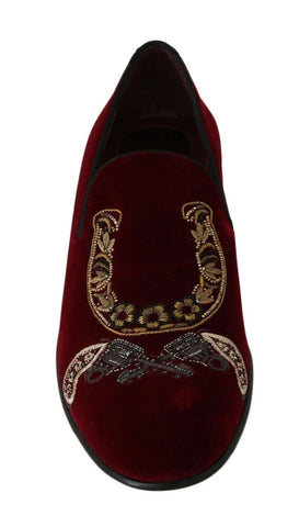 Dolce & Gabbana Bordeaux velvet loafers with gunmetal horseshoe embellishments, stylish slip-on shoes for men.