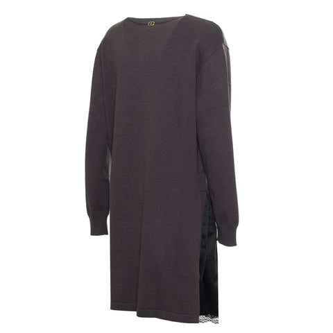 Jag Couture London - New York twinset in soft knit, featuring a fitted top and matching cardigan, displayed on a mannequin.