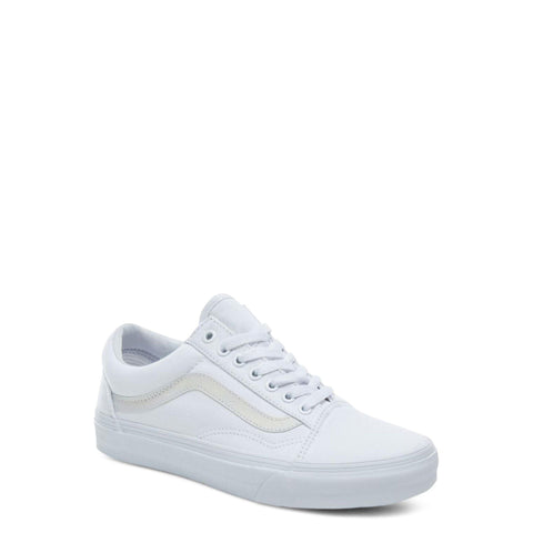 Vans Old-Skool sneakers with classic side stripe in black and white, displayed on a plain background.