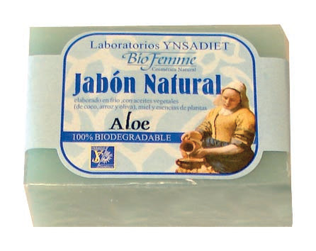 Natural aloe vera soap by Ynsadiet, 100g, with fresh aloe vera plant visible, designed for gentle skin cleansing and hydration.