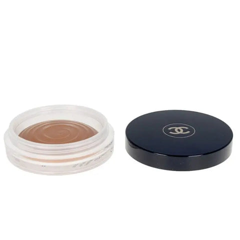 Chanel Soleil Tan Bronze Universel 390, a 30g universal bronzer compact with warm matte finish, displayed with a reflective surface.