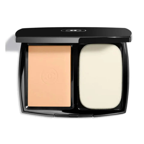 Chanel Ultra Le Teint Compact SPF 15 B40 foundation pressed powder in a sleek compact, displayed with brand branding.