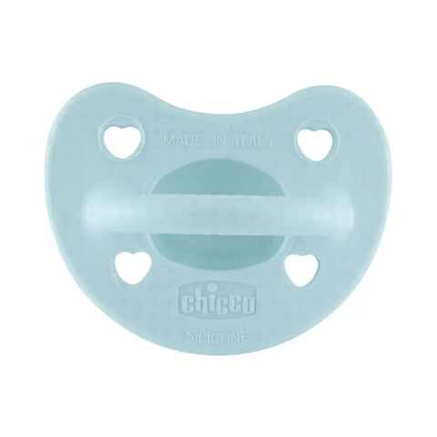 Chicco Physioforma Luxe baby pacifier in blue, designed for 2-6 months, with a soft silicone nipple and ergonomic shield.