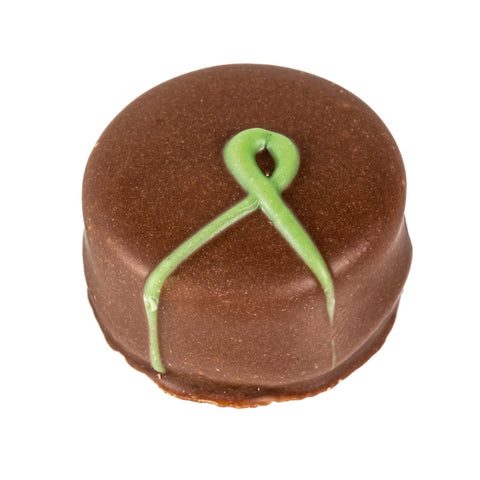 Apple crumble crème fraîche in milk chocolate by Jag Couture London, New York, 14g, shown in a close-up image of the confection.