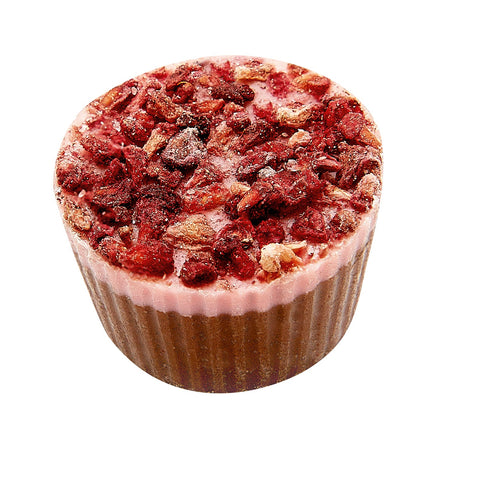 White chocolate raspberry cup from Jag Couture London featuring freeze-dried raspberry pieces, approximately 12g.