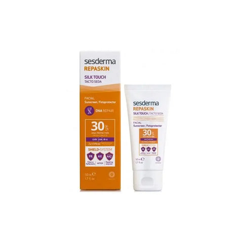 Sesderma Repaskin Facial SPF30 Tacto Seda 50ml, lightweight sunscreen with silky texture, displayed in a sleek bottle.