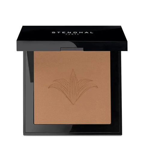 Stendhal compact powder in shade 140 Miel, 9g, featuring a sleek case with the brand logo and a smooth, pressed powder surface.