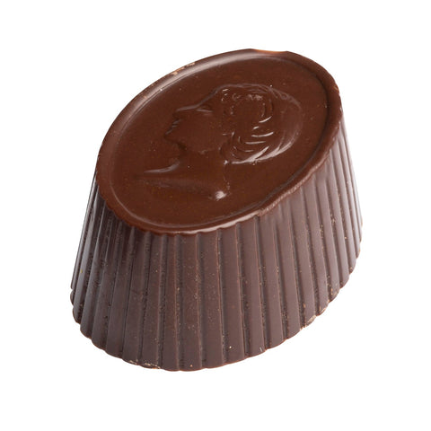 Medallion with amaretto-flavored ganache cream in milk chocolate by Jag Couture London, 15.6g, shown in the image.