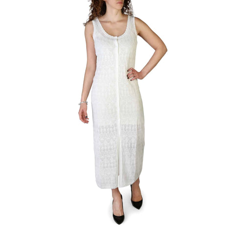White Pepe Jeans PATTY_PL701851 jeans from Jag Couture London-New York, shown on a model with a focus on fit and denim fabric.