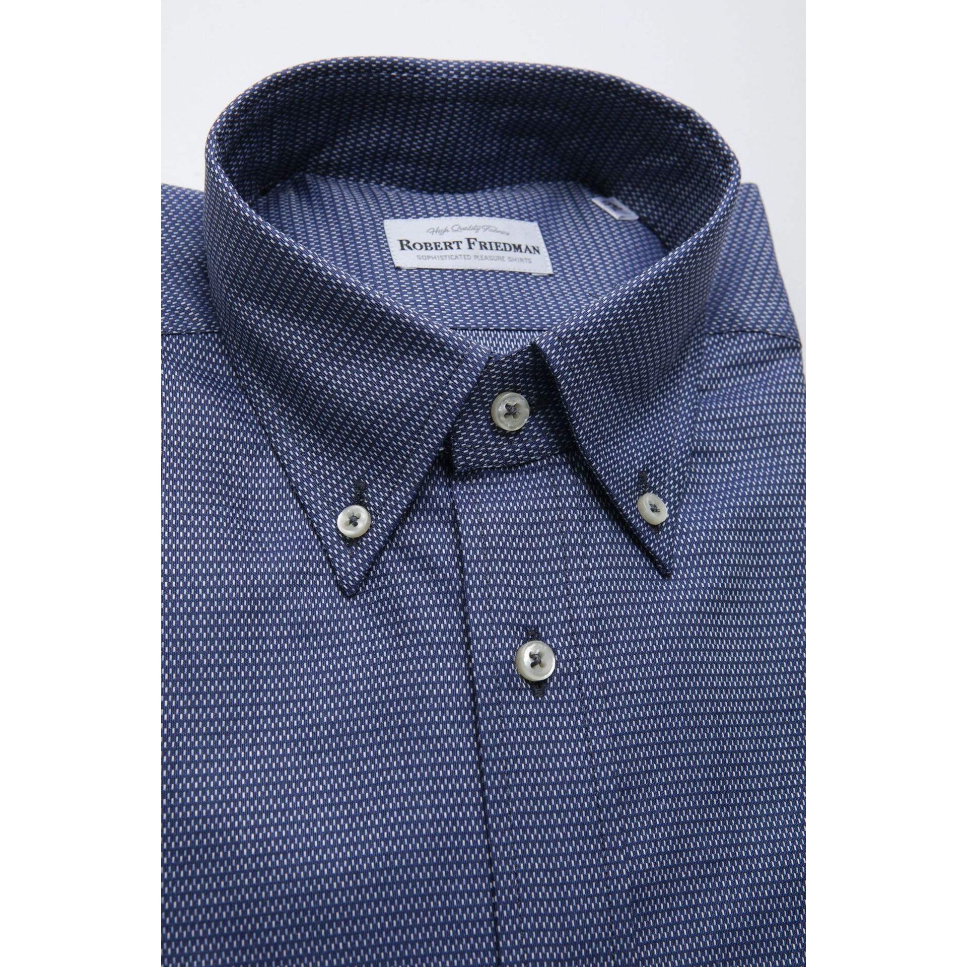 Jag Couture London Ralph Friedman Bianco Azzurro shirt featuring a white and blue pattern, displayed on a mannequin.
