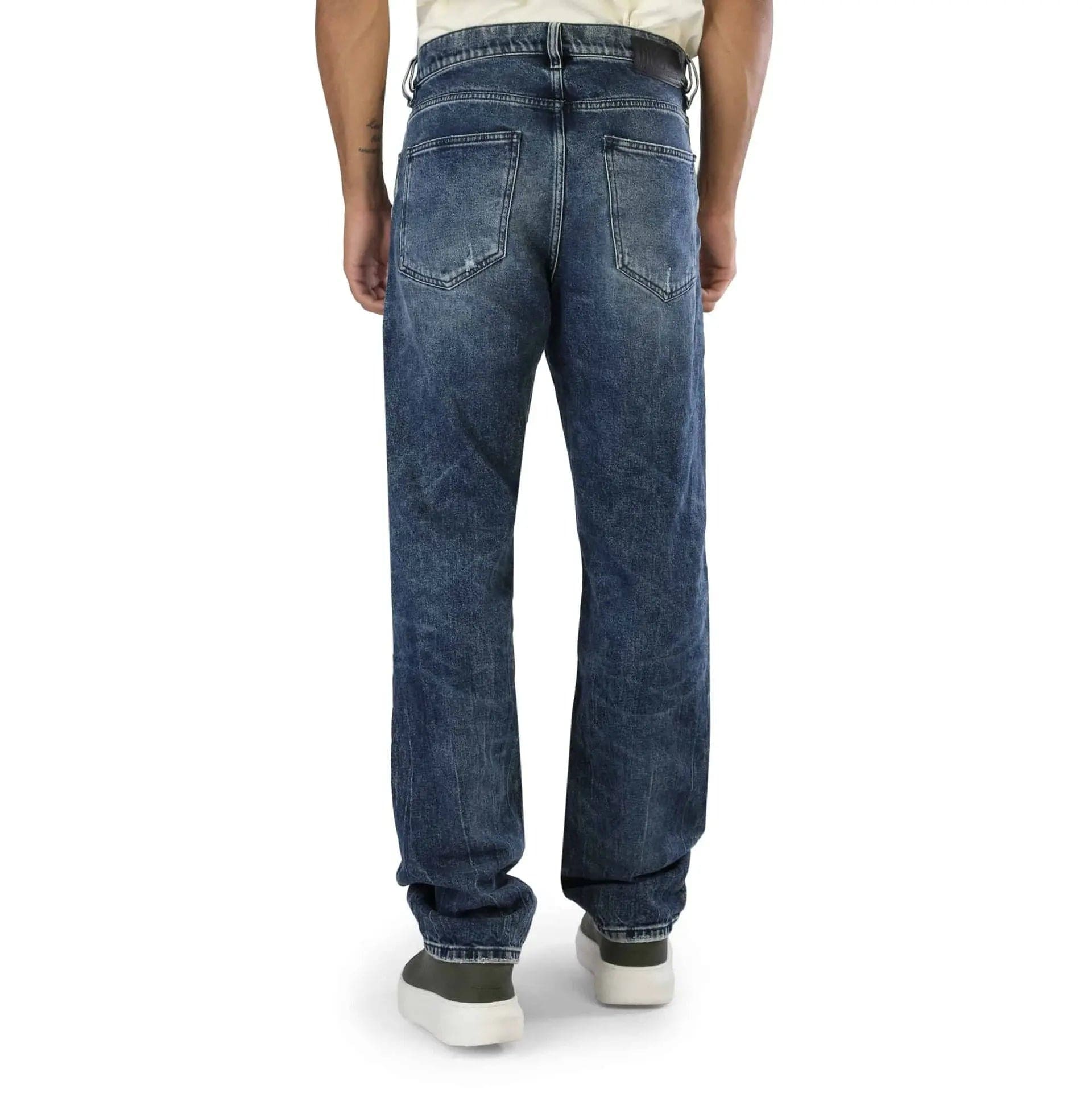 Diesel D-MACS_L32_00S5WB_0097G_01 men's slim-fit jeans by Jag Couture London New York, showcasing dark denim fabric and stylish design.
