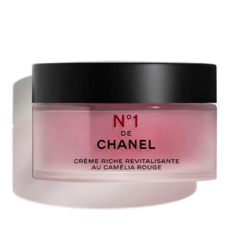 Chanel N1 De Chanel Crema Rica Camelia 50ml jar with luxurious cream in elegant packaging, displayed on a neutral background.