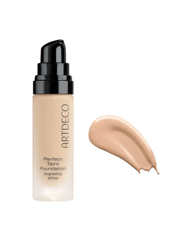 Artdeco Perfect Teint Foundation Oil-Free by Jag Couture London - New York, close-up of the smooth, oil-free foundation in a compact.